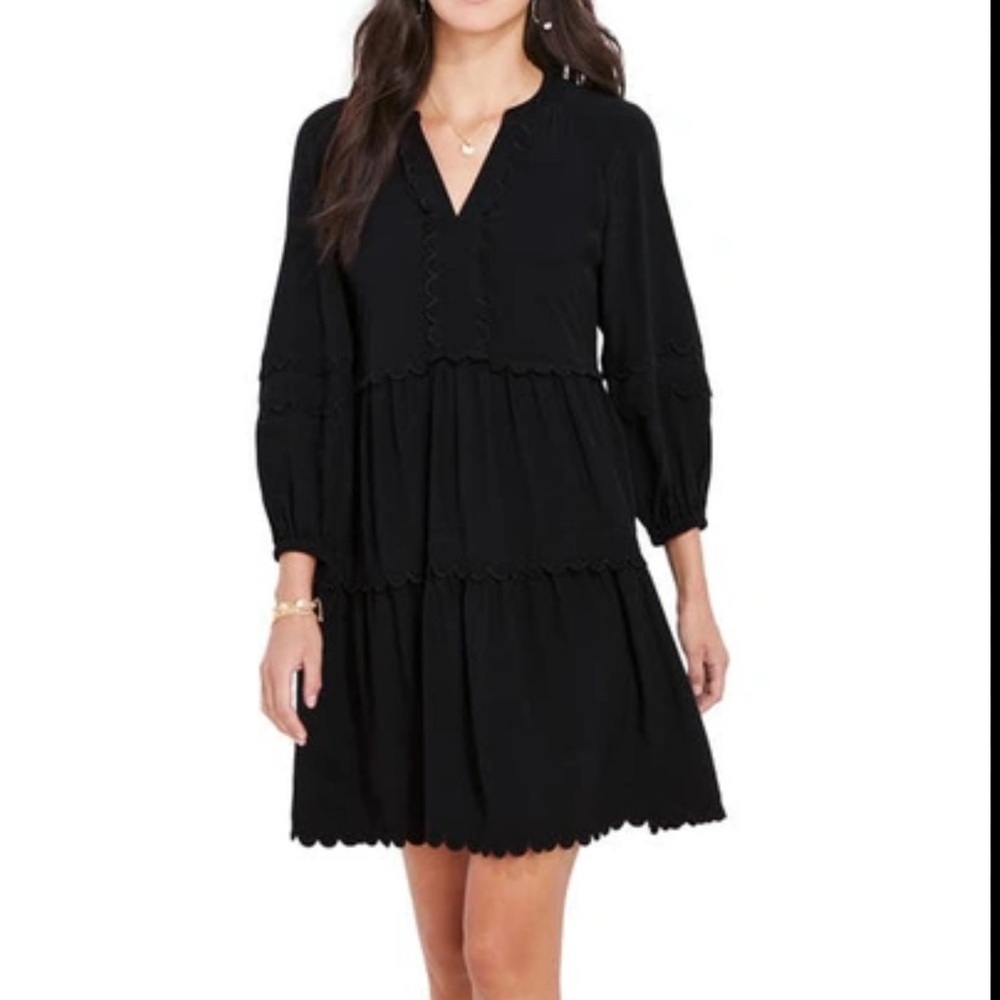 Vineyard Vines scalloped trim tiered dress in jet black.